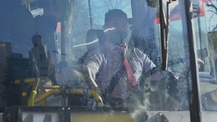 Los choferes de micros buscan cerrar el primer aumento salarial del 2023