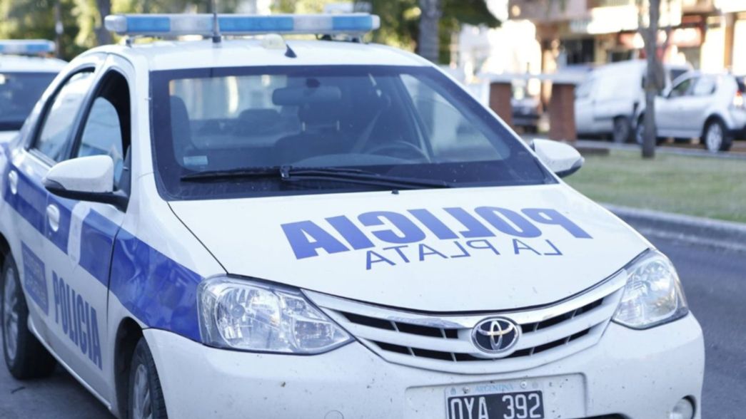Sangrienta discusión: una mujer se peleó con la hija, la golpeó y la apuñaló