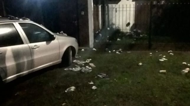 en medio del apagon, destrozaron el auto de la delegada de villa elisa