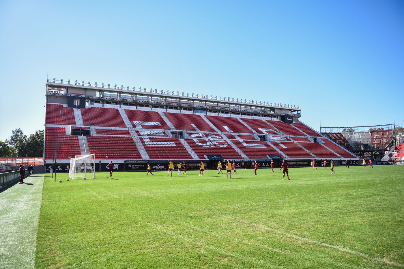 Estudiantes entrenamiento UNO 4