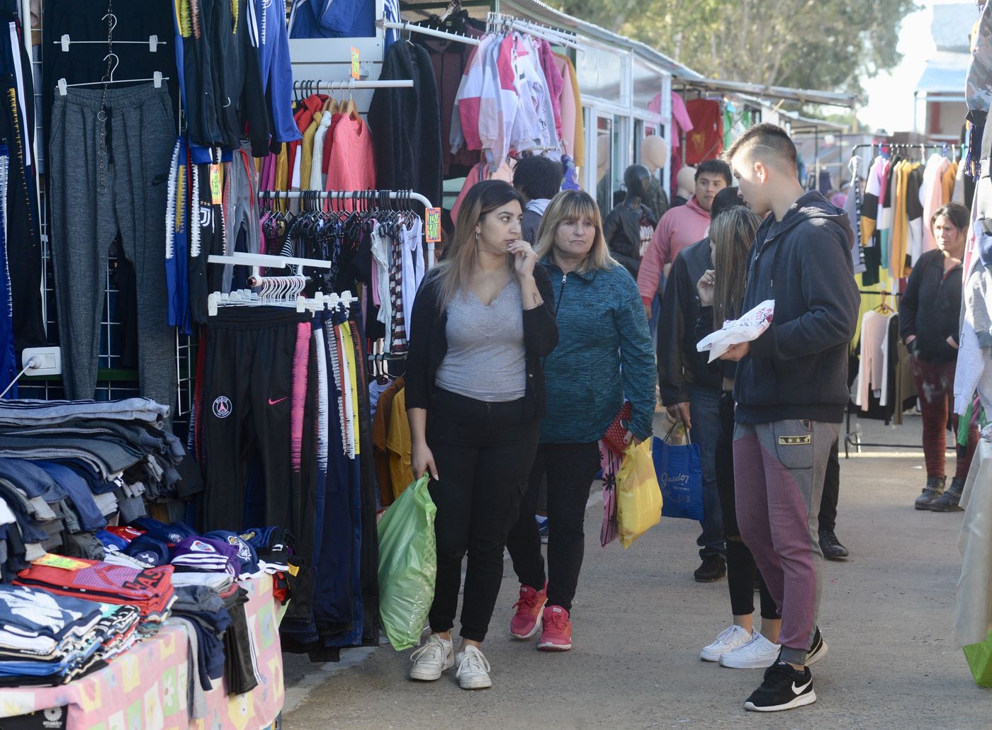 La Feria Paraguaya que está instalada en Villa Elvira desde hace casi 30 años