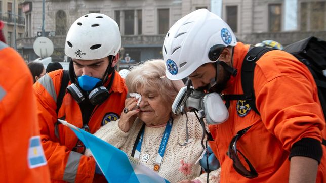 la historia detras de los rescatistas de la plata que asistieron a los reprimidos en el congreso