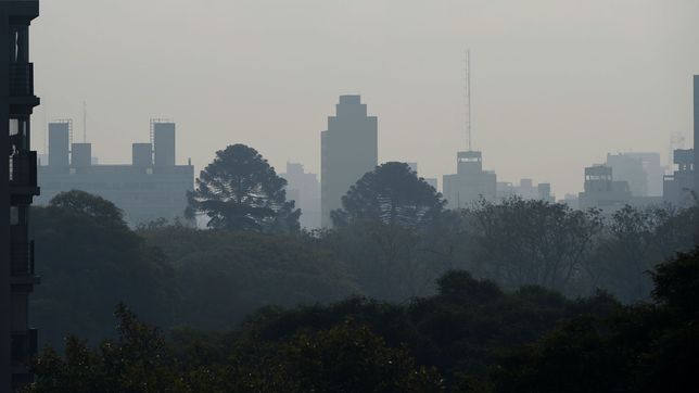 vecinos de dos barrios denuncian que no pudieron dormir por el humo generado en una cantera
