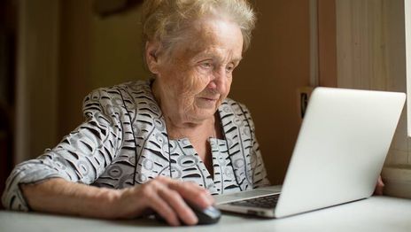 El PAMI abrió la inscripción a más de 90 cursos presenciales y virtuales que se dictarán en La Plata