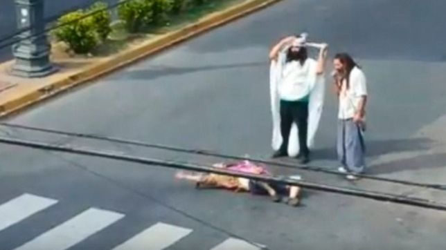 video: desconcierto en pleno centro por una misteriosa intervencion con jesucristo