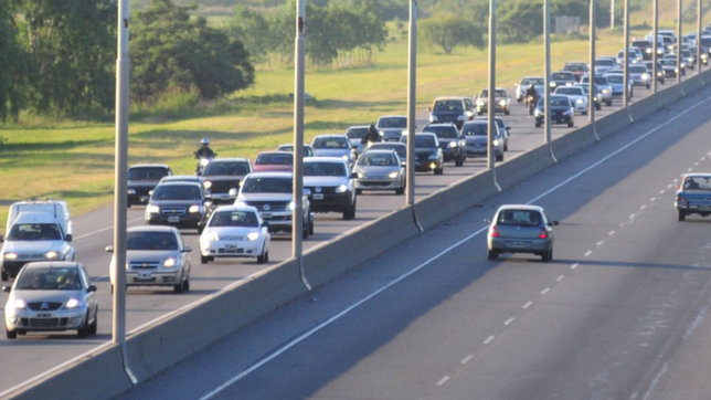 demoras en la autopista por un accidente en la vuelta a la plata
