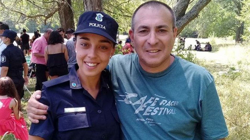 El papá de la policía que se quitó la vida por un video íntimo pidió tomar conciencia