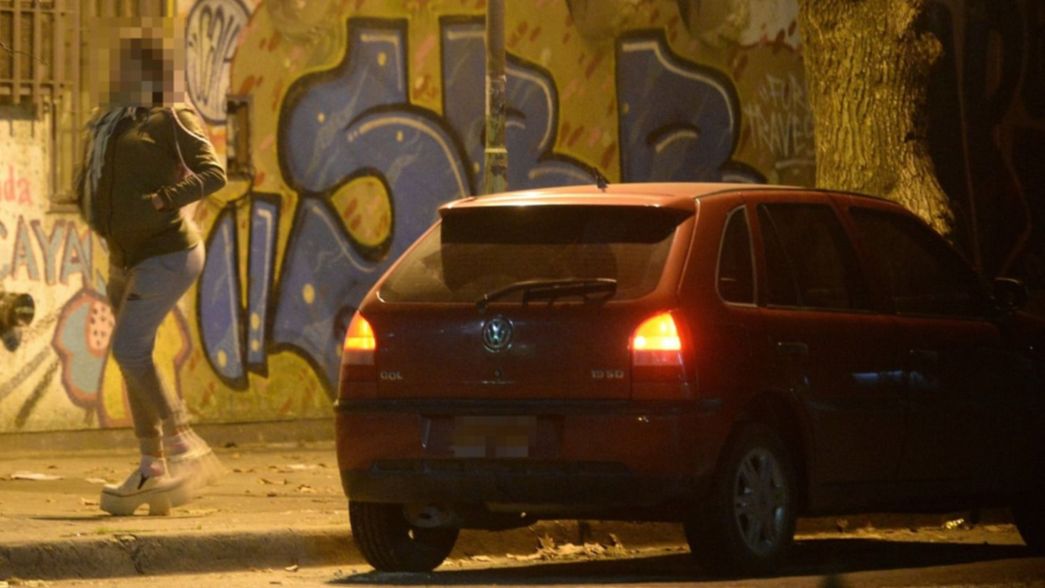 Trabajadoras sexuales, vecinos y funcionarios: las voces en el debate por la Zona Roja