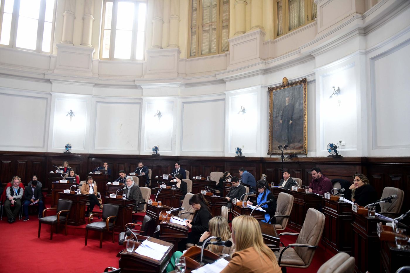 Proponen cambios en la Banca 25 del Concejo Deliberante de La Plata: ¿qué  es y quiénes pueden usarla?