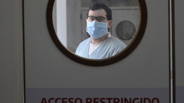 mas de mil trabajadores de hospitales bonaerenses reclaman sus salarios adeudados