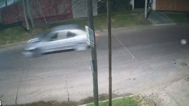 buscan al conductor de un auto que atropello a dos mujeres y huyo