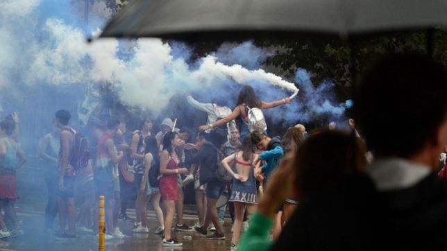el upd se festejo a pleno en la plata entre la lluvia, las bengalas y el control municipal