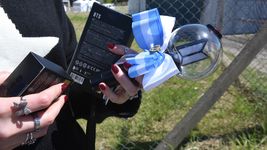 comenzo la venta del merchandising oficial de bts en el estadio unico de la plata