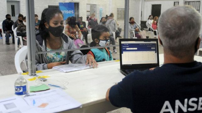 la anses oficializo el bono para las asignaciones familiares: ¿quienes y como lo cobran?