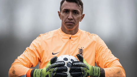Aseguran que Muslera será titular ante Inglaterra en su regreso a la Selección uruguaya