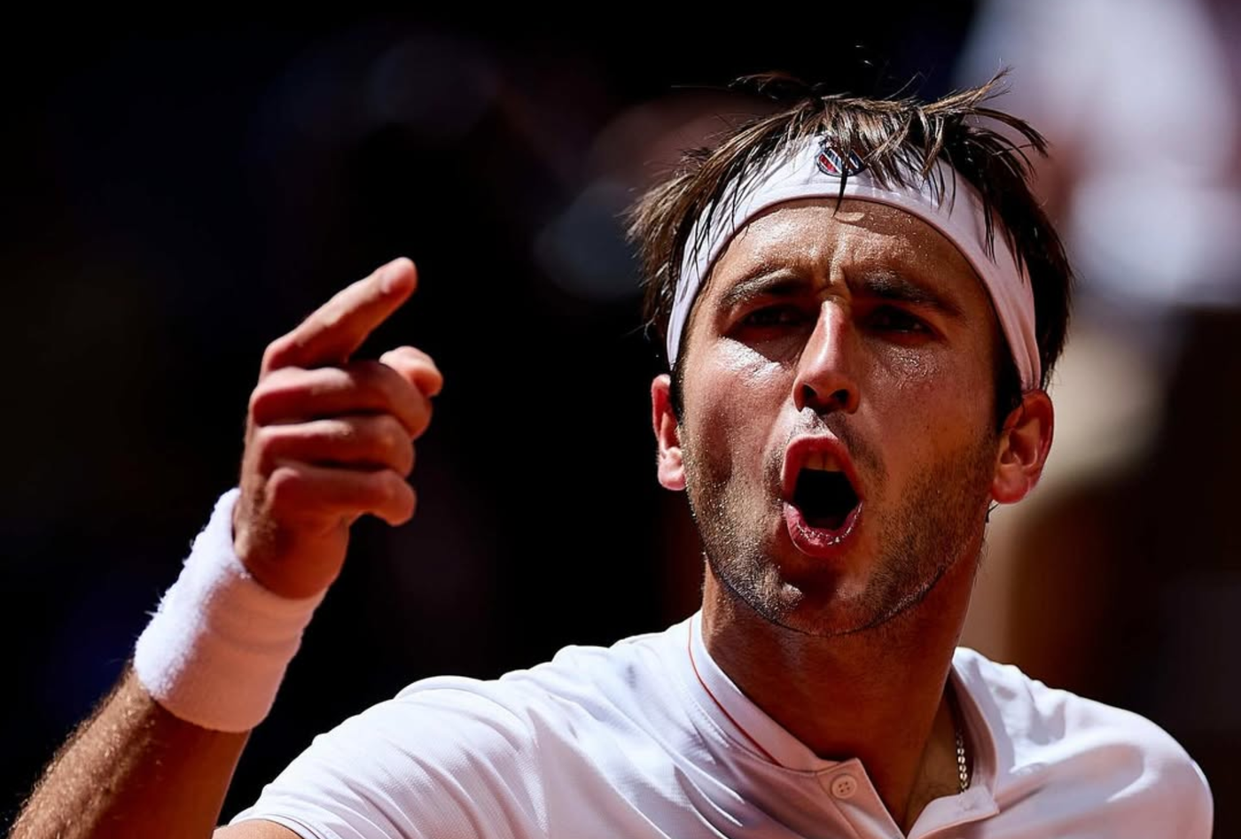 Tomás Etcheverry tenis ganador.png