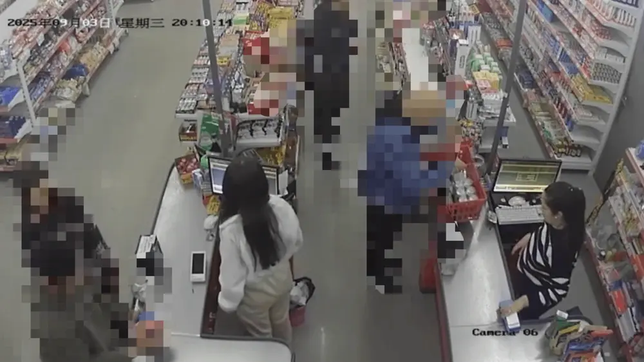 denunciaron a dos cajeras por dar su propio alias para cobrar por los productos