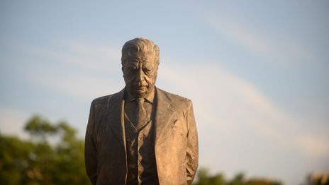 Homenajearán al expresidente Raúl Alfonsín con un acto en Plaza Moreno al cumplirse 99 años de su nacimiento Homenajearán al expresidente Raúl Alfonsín con un acto en Plaza Moreno al cumplirse 99 años de su nacimiento