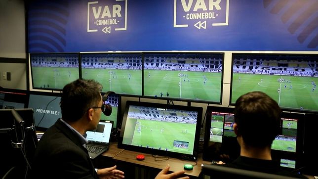 un arbitro de la plata sera protagonista de un cambio historico en la implementacion del var