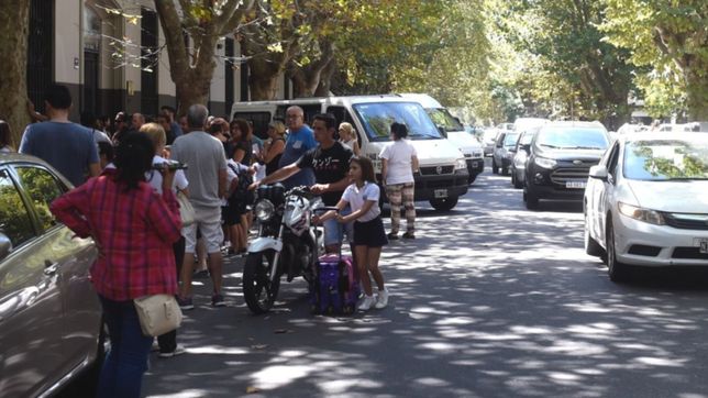 arde el sagrado corazon: madres y padres enojados por la tolerancia cero a la doble fila