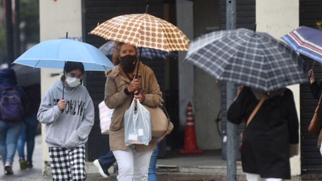 Julio arranca con un viernes de lluvia, viento y frío en La Plata