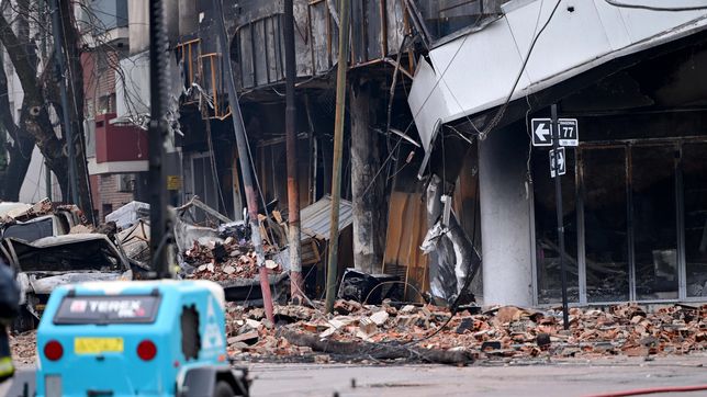 un informe preliminar revela como se habria originado el fuego en el deposito de diagonal 77