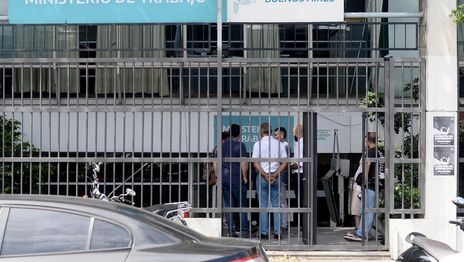 Los gremios redoblan la presión por las paritarias y crece la tensión con la Provincia Los gremios redoblan la presión por las paritarias y crece la tensión con la Provincia