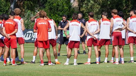 Eduardo Domínguez analiza varias dudas y se acerca la definición del equipo de Estudiantes Eduardo Domínguez analiza varias dudas y se acerca la definición del equipo de Estudiantes