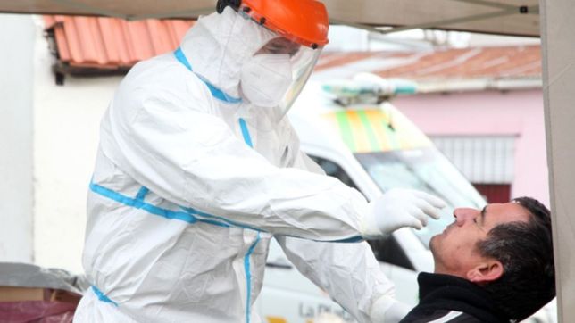 en el primer dia del ano, confirman mas de 20 mil casos de covid en argentina