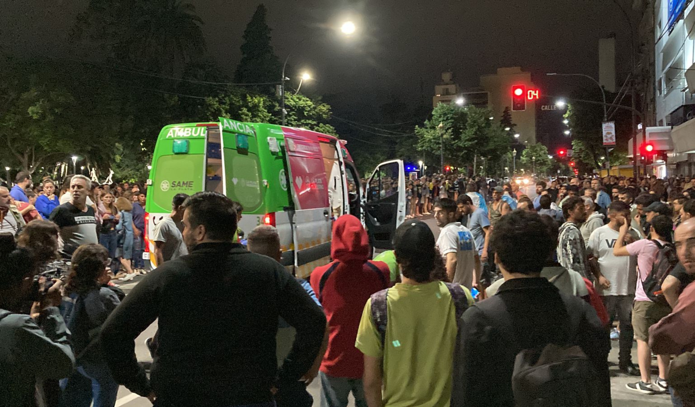 Desmayado durante el cacerolazo en 7 y 50.png
