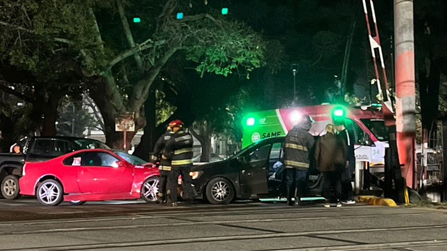 fuerte accidente de transito en 1 y 38 termino con dos jovenes heridos