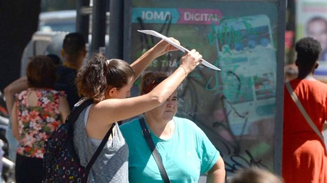 sigue la ola de calor y elevaron a rojo el alerta para la plata y la region