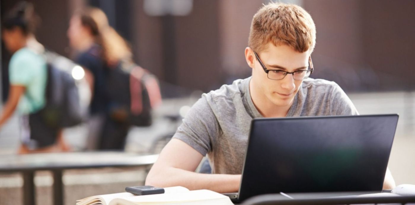 Estudiantes universitarios