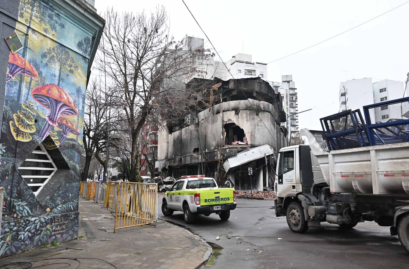 Incendio y derrumbe demolición del depósito de diagonal 77 (4)