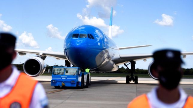 un avion de aerolineas argentinas aterrizo de emergencia por una amenaza de bomba