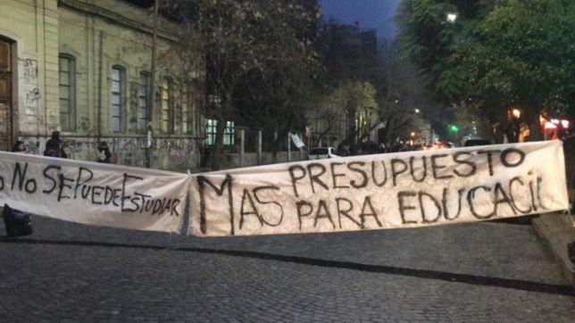 ¡con frio no se puede estudiar!: el normal 2 se sumo a los frazadazos en la plata