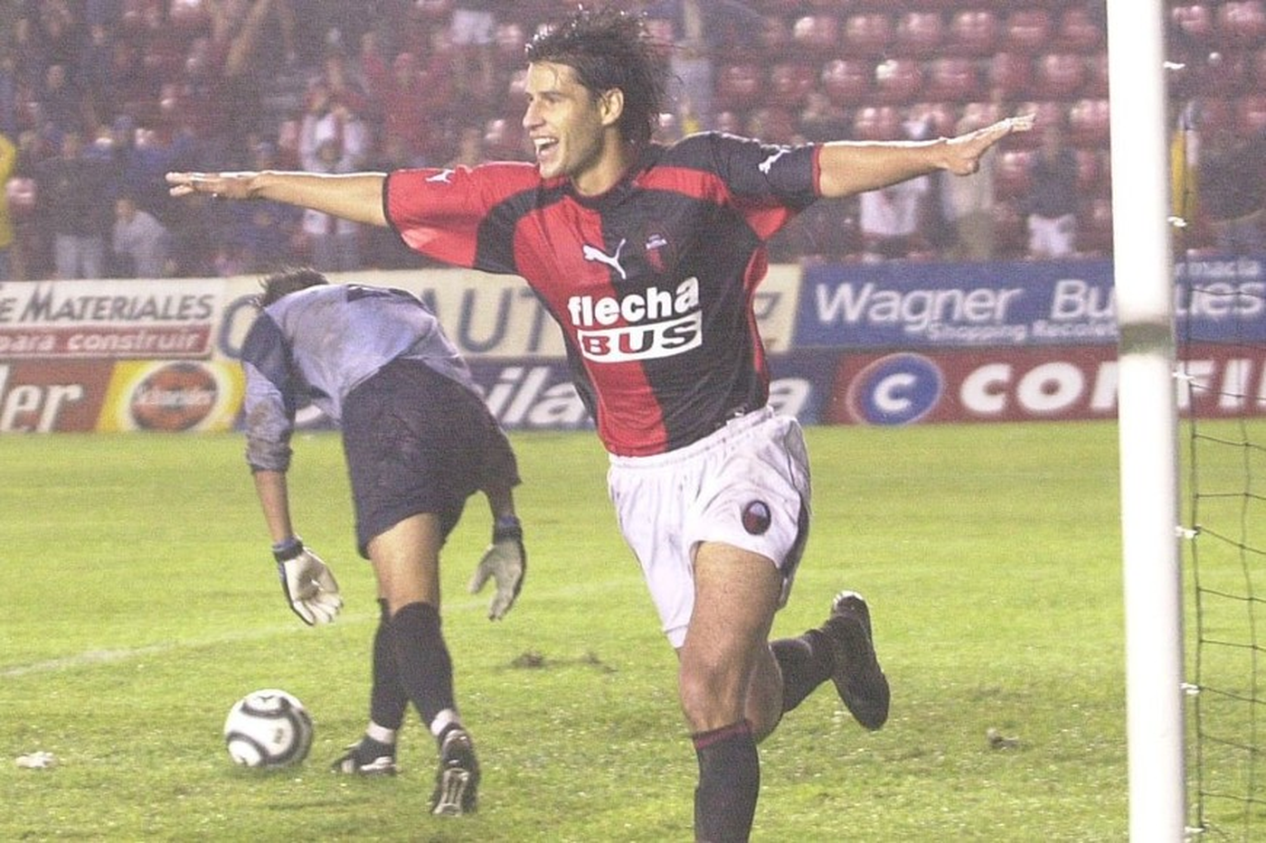 Ariel Pereyra como jugador de Colón.