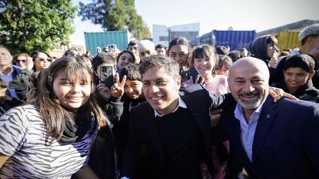 axel kicillof desembarco en ensenada con una bateria de inauguraciones