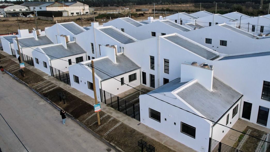 ¿Cómo es el nuevo sistema de cuotas y descuentos por deudas que la Provincia lanzó para viviendas sociales?