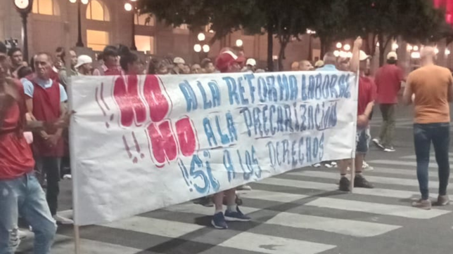 manifestantes realizaron un corte total en pleno centro contra la reforma laboral