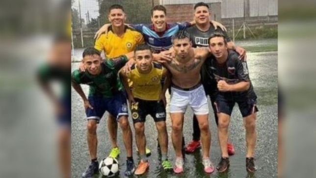 video: marcos rojo jugo un picadito bajo la lluvia en la plata y en boca hay enojo