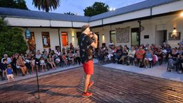 vuelve cuentos bajo la luz de la luna, el clasico de las noches de verano en la plata vuelve cuentos bajo la luz de la luna, el clasico de las noches de verano en la plata
