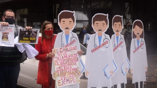 tras la multitudinaria caravana, los medicos platenses atienden gratis a afiliados de ioma