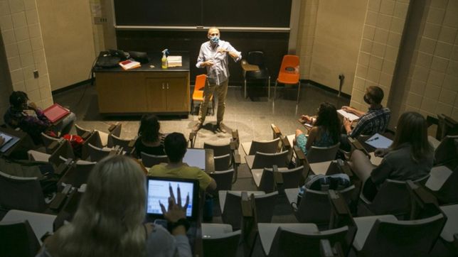 los docentes universitarios acordaron un aumento salarial del 41%