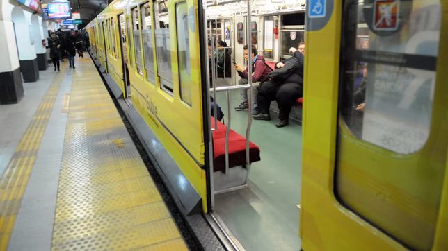 un arquitecto propone construir una red bajo tierra para solucionar el problema del transito