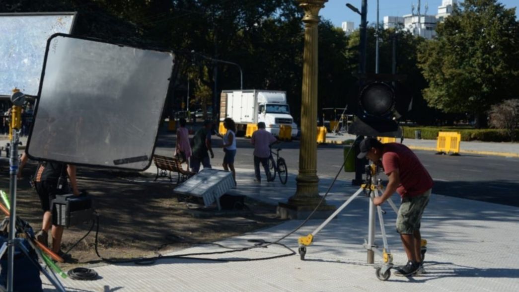 Llega a los cines la película que tiene como protagonista a Ester Expósito y se grabó en La Plata