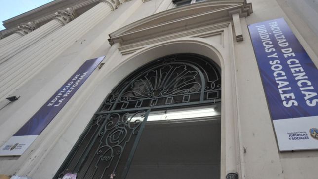 en derecho abrieron concursos para cubrir cargos de una licenciatura