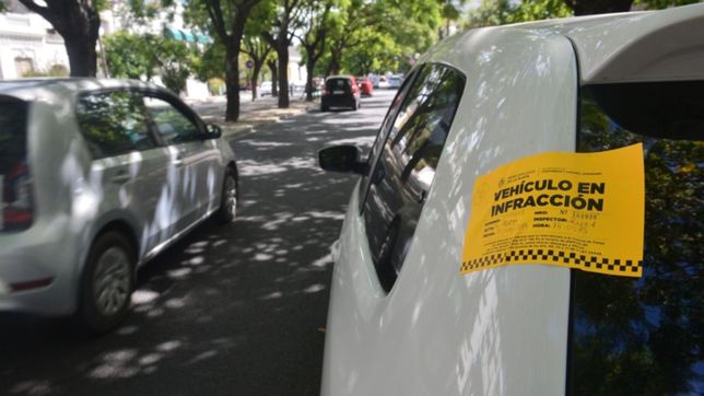 multas y acarreo: ¿cuanto habra que pagar para recuperar un auto levantado por las gruas?