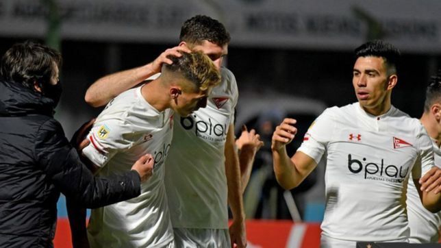estudiantes se hizo fuerte en junin y goleo a sarmiento en el arranque de la nueva liga