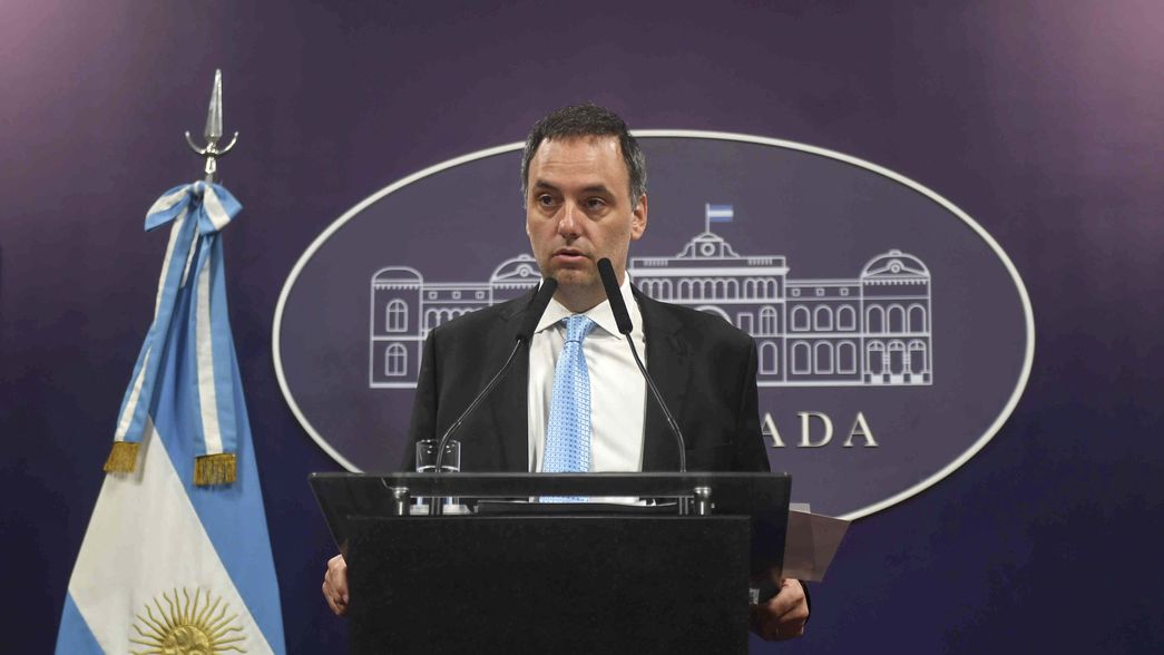 Manuel Adorni cruzó a Benegas Lynch por sus dichos sobre la educación